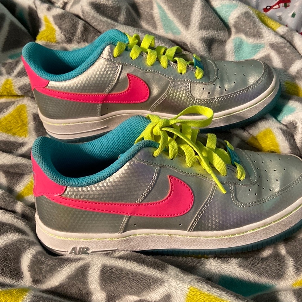 Nike shoes - Picture 4 of 4